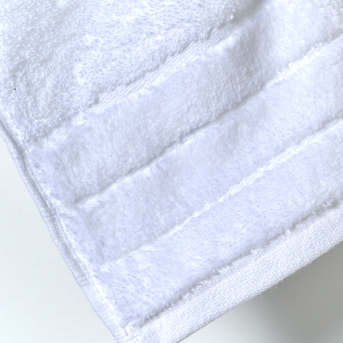 03 11 0056 Toalha Lavabo Seven Hundred Branco 002